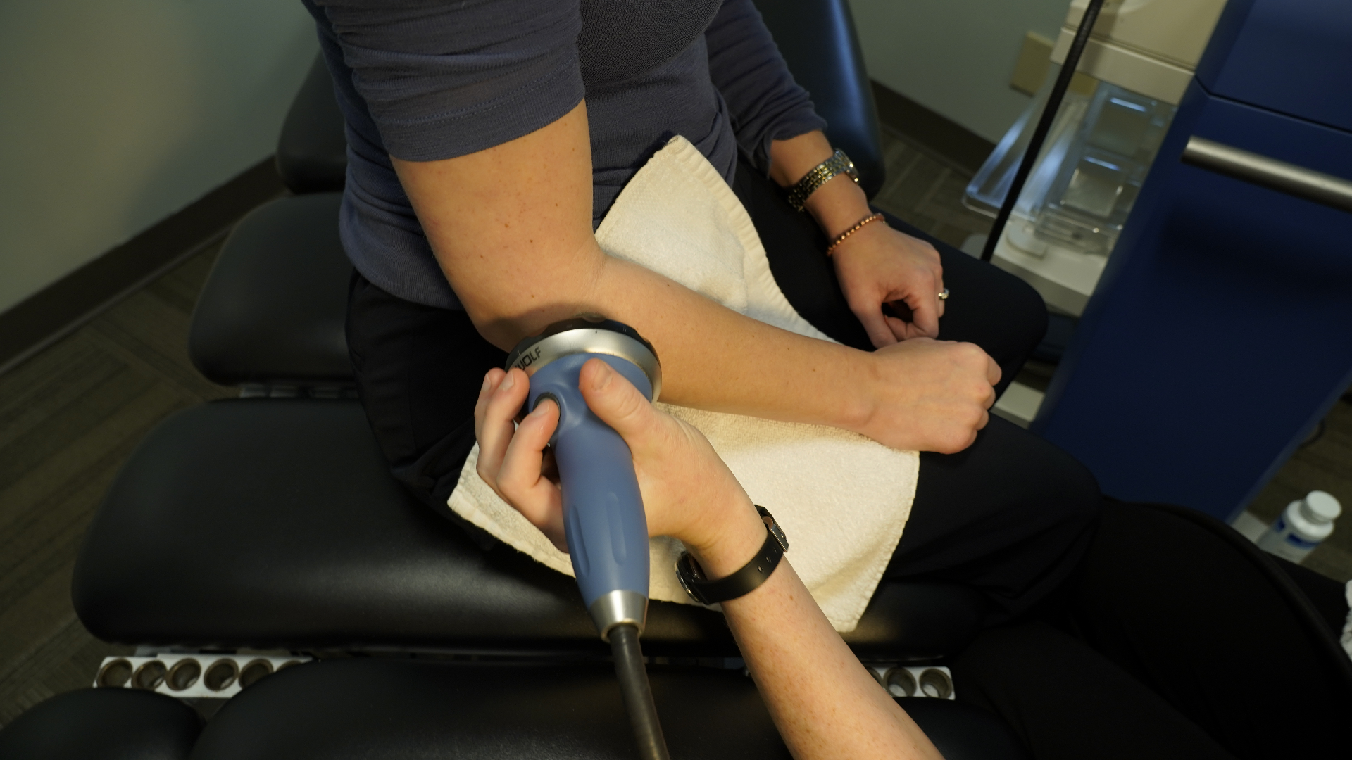 Piezowave acoustic shockwave therapy treating tennis elbow and chronic tendon pain in Redmond