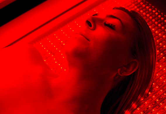 Red and near-infrared LED light therapy session for inflammation reduction and cellular repair in Redmond