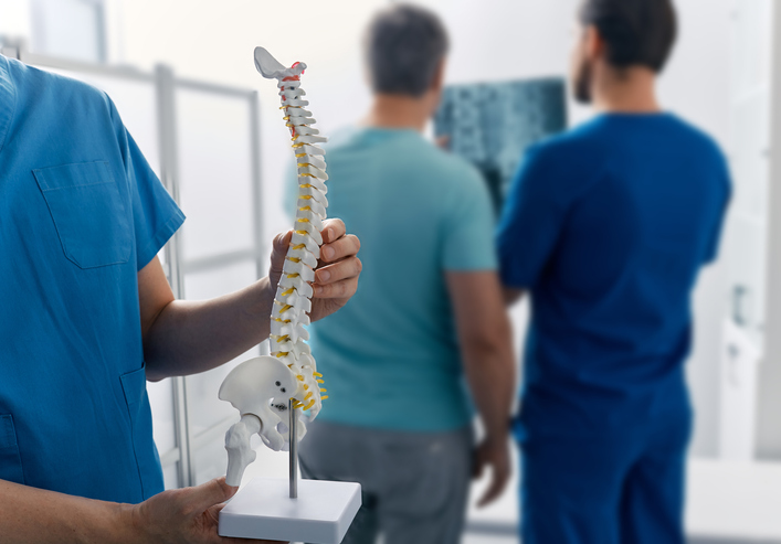 Spinal assessment and manual muscular therapy rehabilitation in Redmond clinic